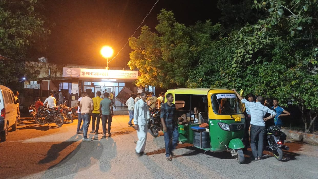An elderly person died in a collision between a tractor and a car in Dholpur