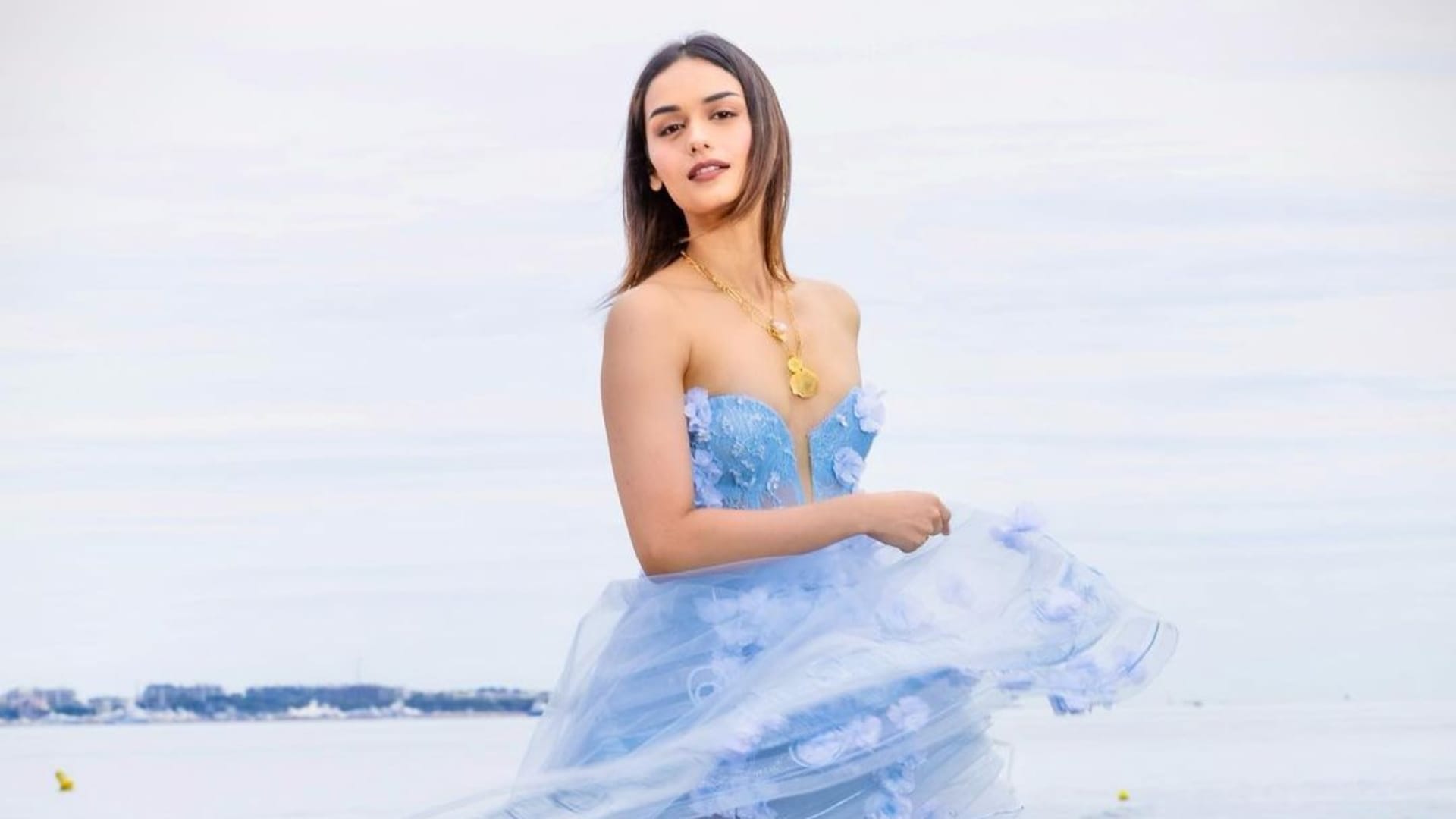 Manushi Chhillar on dating rumours with businessman Nikhil Kamath revealed that she is single