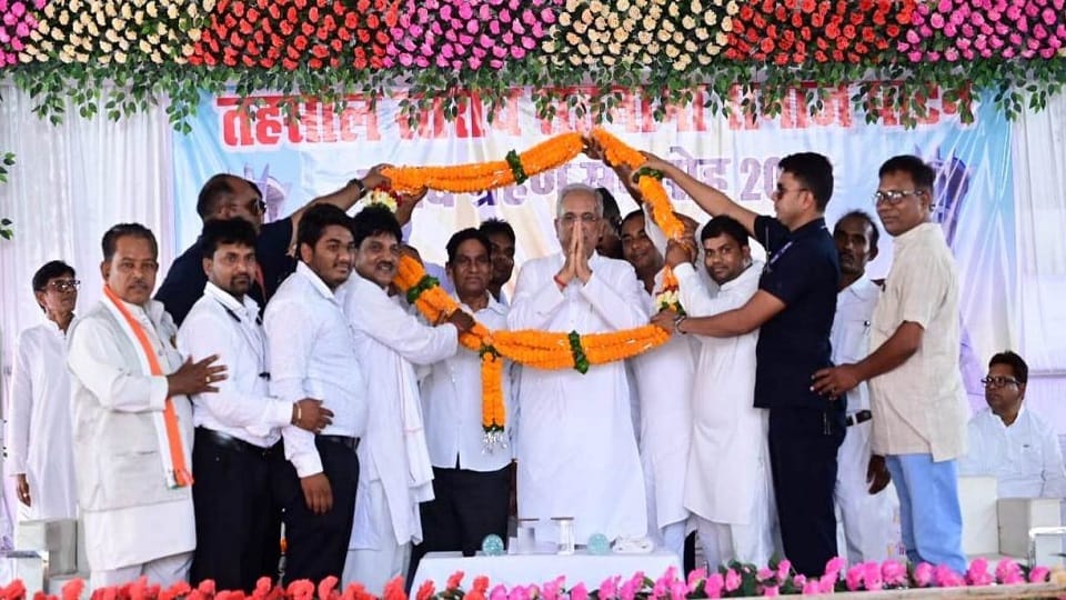 CM Bhupesh Baghel reached Patan tour, read what answer was given on the question of providing cylinder for Rs