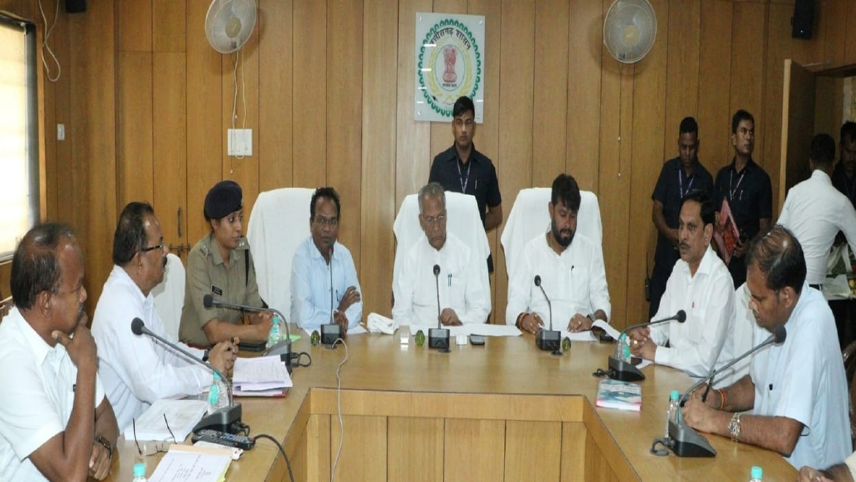 Home Minister Tamradhwaj Sahu took a police review meeting for crime IN CG