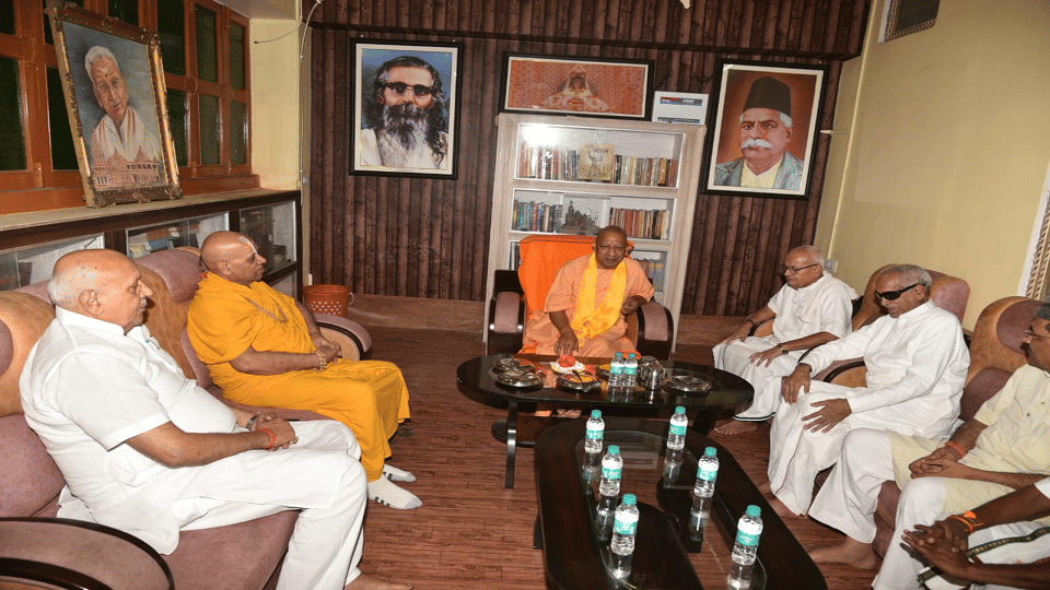 CM Yogi met Champat Rai General Secretary of Shri Ram Janmabhoomi Trust in Ayodhya