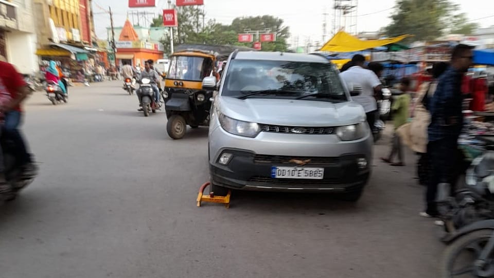 Jagdalpur traffic police issued challans to 2500 people in two and half month
