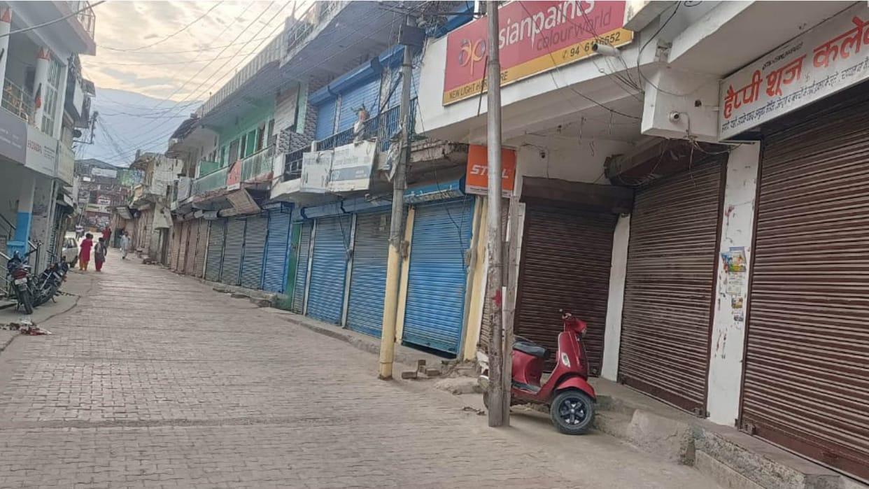 Uttarkashi three more families left Purola three traders also left from Barkot Uttarakhand news in hindi