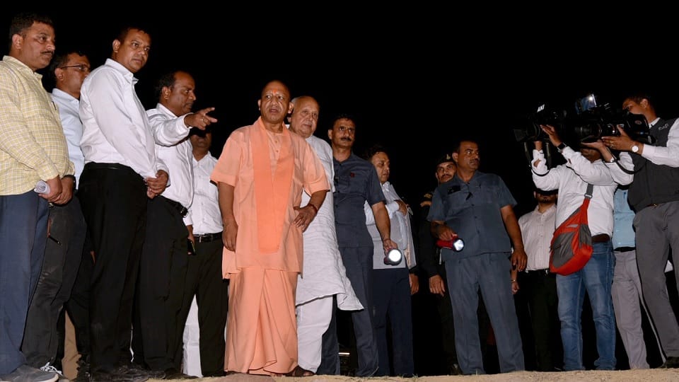CM Yogi came out late night to know the reality of development works in Ayodhya