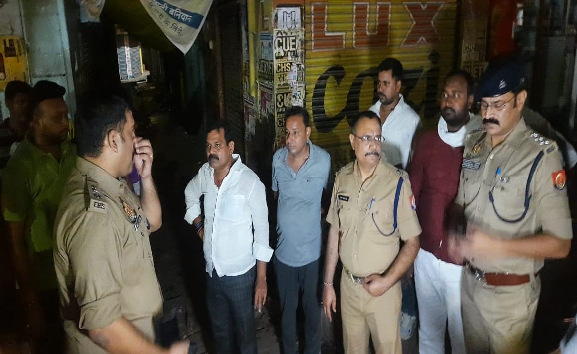 Dabang shot betel seller on demanding dues in pddu nagar several rounds of firing