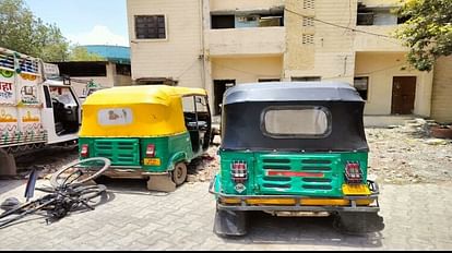 Two vehicles of same number two autos caught within an hour in police checking accused arrested