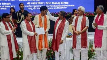 जम्मू-कश्मीर:आईआईएम के दीक्षांत समारोह में चार को पदक, 259 को मिली डिग्री..छात्रों के चेहरे खिले jammu kashmir: Four gold medals, 259 degrees at IIM Jammu's convocation