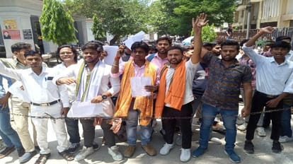 Students protested against the cost of higher education in Shahjahanpur