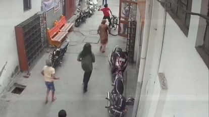 Haryana: गुरुद्वारे में घुसकर ग्रंथी पर तलवार से हमला, समुदाय के लोगों में रोष Granthi attacked with a sword after entering the gurudwara in Jagadhri