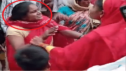 Viral video of beating of woman and girl by people inciting them to change religion in Durg