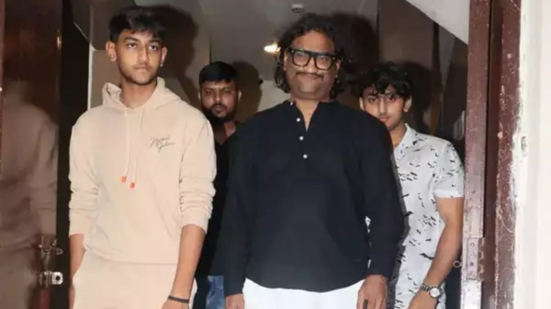 adipurush special screening kriti sanon and other celebs attend prabhas saif ali khan film