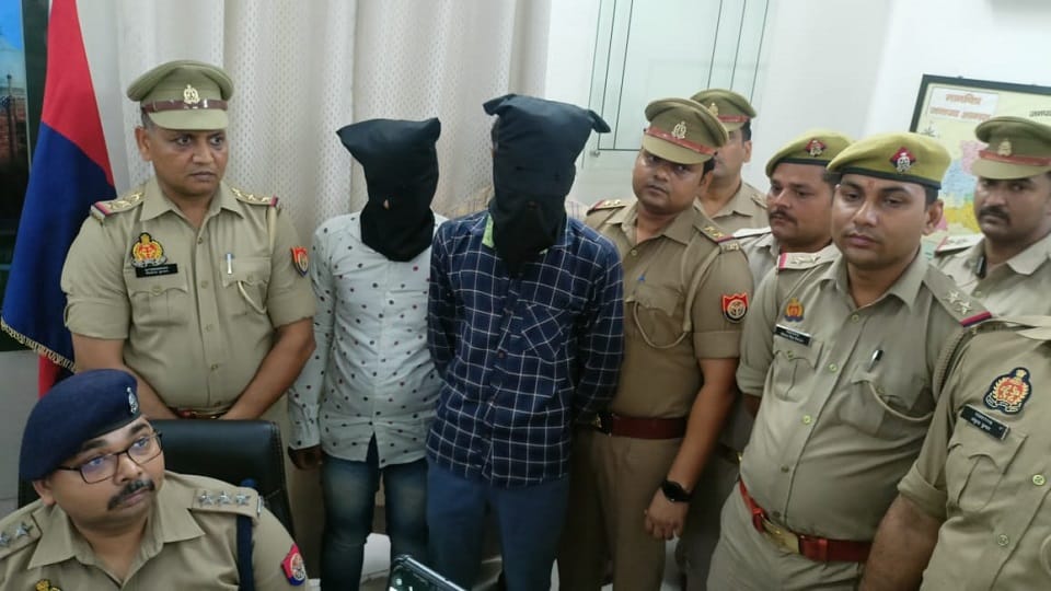Theft in house of aunt girl along with her boyfriend stole the goods worth lakhs