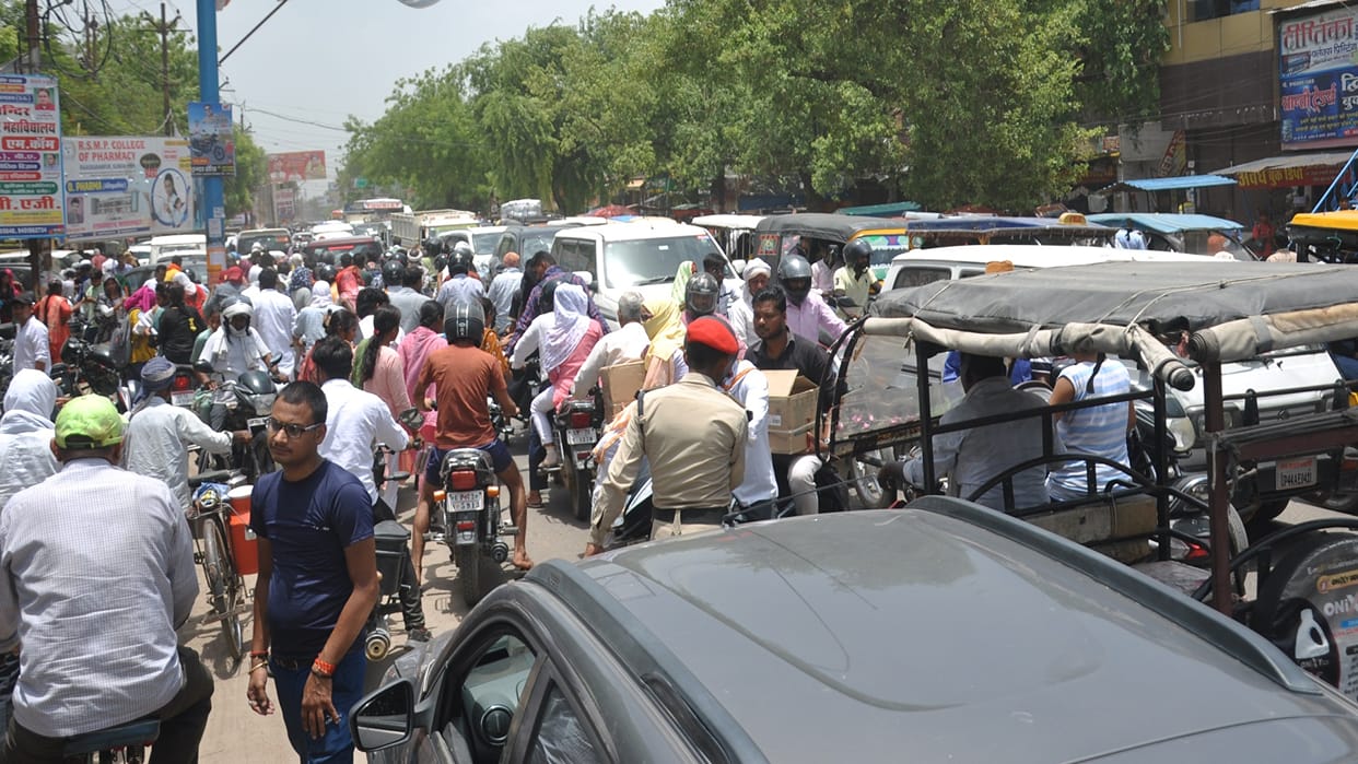 City stuck in jam due to crowd of examinees, heat made them miserable