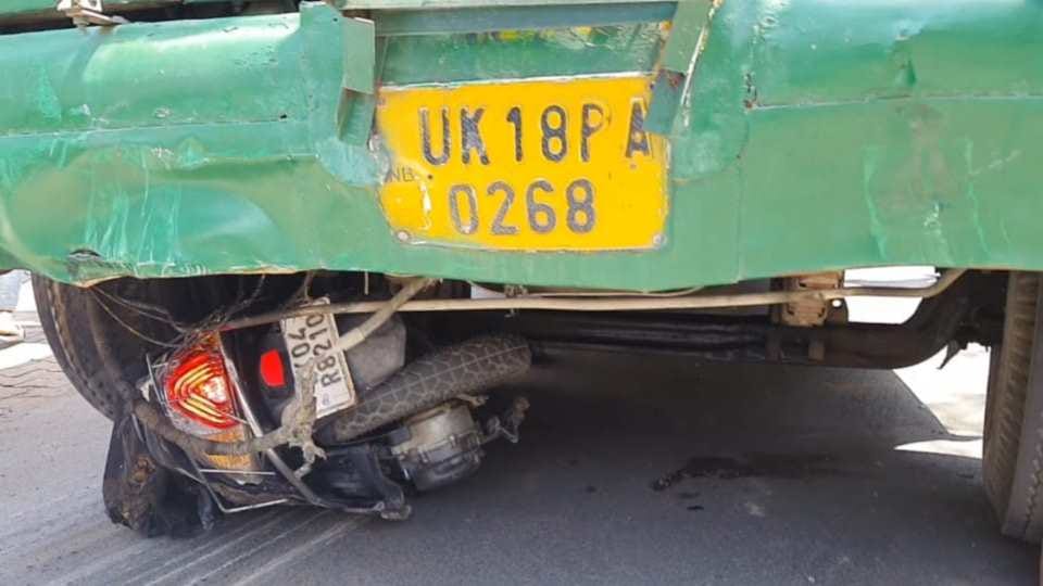 Nainital Accident news bus Crashed two scooter riders going for relative funeral Both Died