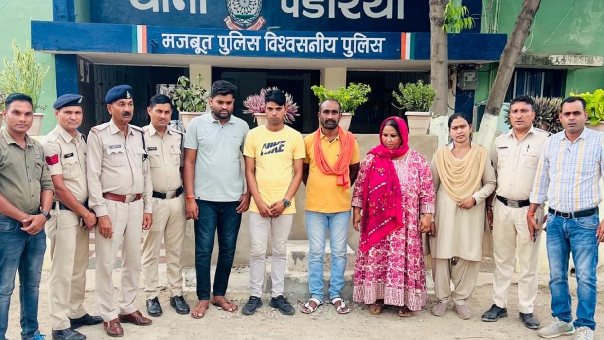 chhattisgarh police arrested four accused including woman who cheated through turtle in kabirdham