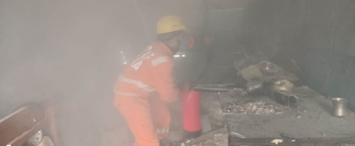 Kedarnath Dham fire broke out in a cylinder at a hotel in Gaurikund Yatra Stopped for a while