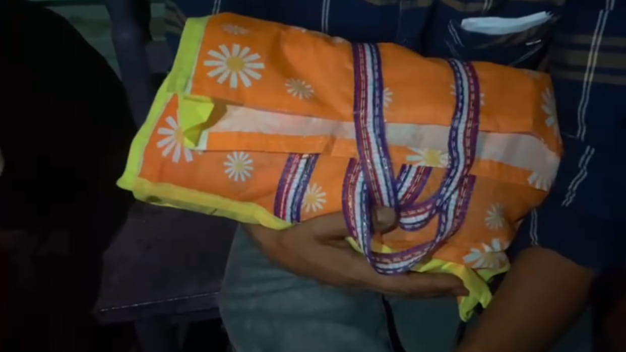 Helpless poor parents traveled 150KM by hiding the dead body of the newborn in a bag