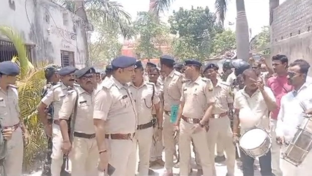 Police pasted advertisement at house of BJP MLA Raju Singh in Muzaffarpur, RJD leader's kidnapping case