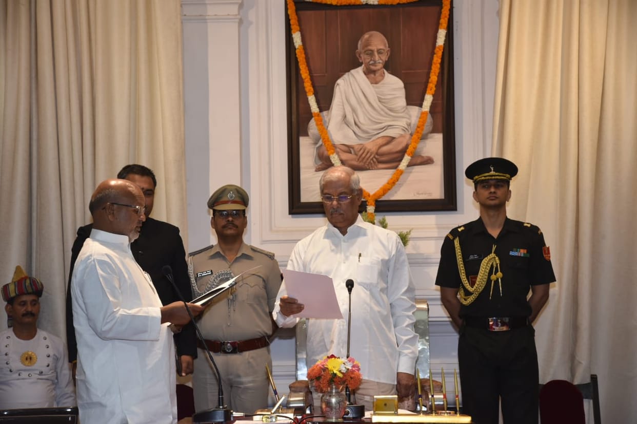 CM Nitish Kumar Bihar new minister ratnesh sada of jdu taking oath at governor house rajbhawan bihar