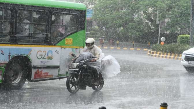 Weather Update Meteorological Department forecast strong wind and rain in Delhi NCR