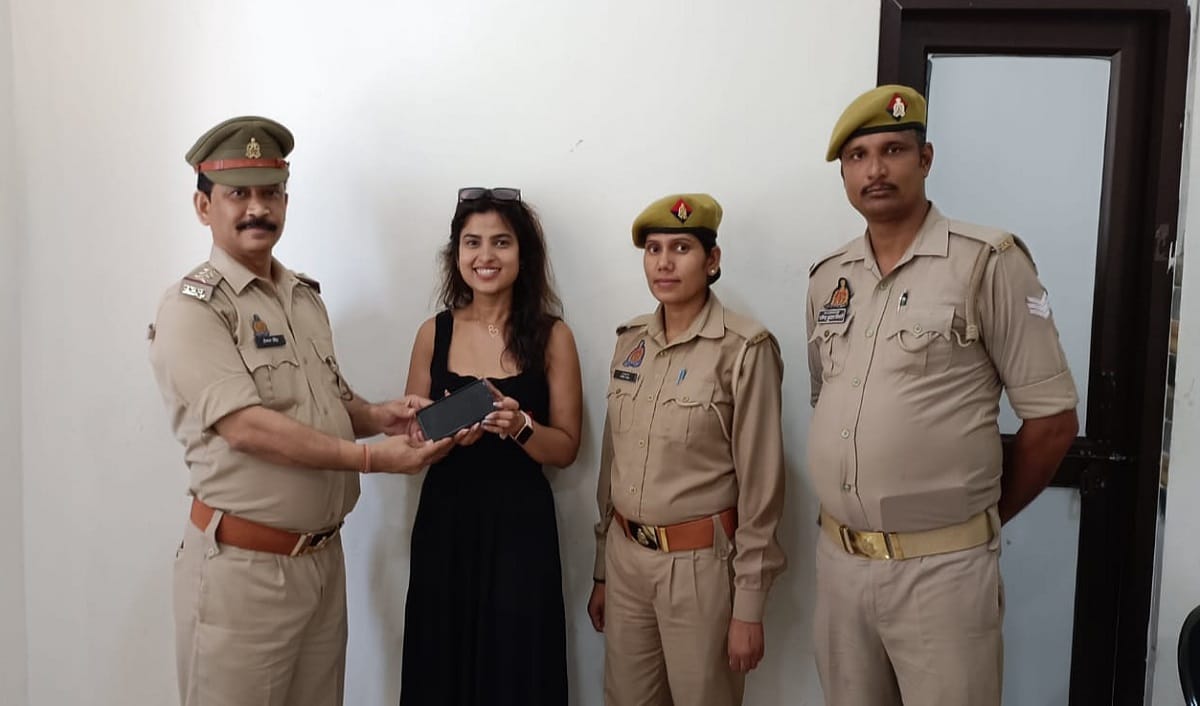 Foreign woman impressed lost iPhone at Varanasi Cantt station GRP found and returned it in an hour
