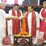 आईआईएम के दीक्षांत समारोह के दौरान केंद्रीय मंत्री समेत अन्य