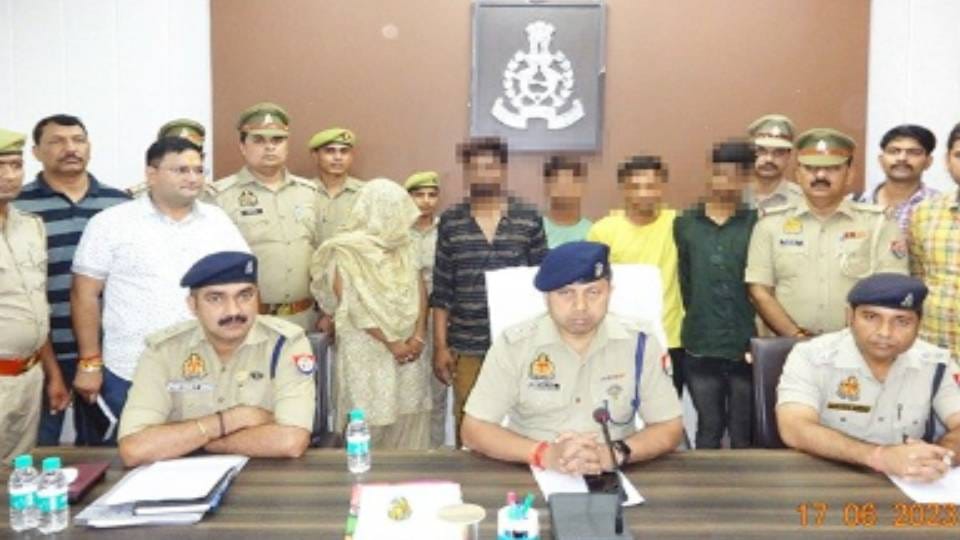 old servant of Saraf looted twenty kg of silver along with his girlfriend and friends in Mathura