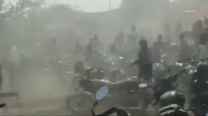 गोंडा में बवाल का वीडियो: भाजपा सांसद बृजभूषण शरण सिंह के कार्यक्रम में हंगामा, सेल्फी के विवाद में हुआ पथराव Uproar in BJP MP Brijbhushan Sharan Singh program in Gonda