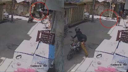 mason fell on the road from the second floor of the house due to electrocution