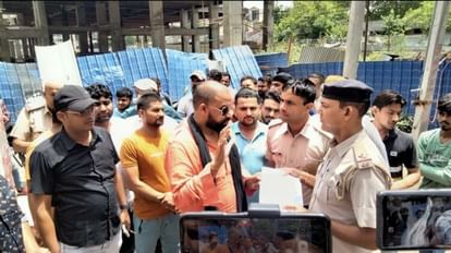 Rohtak: BJP राज्यसभा सदस्य के खिलाफ FIR दर्ज कराने थाने पहुंचे जयहिंद, कहा- बयान से हुई धार्मिंक भावनाएं आहत Jaihind reached police station to register FIR against BJP MP from Rohtak, said- religious sentiments hurt