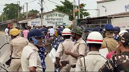 West Bengal: बंगाल पंचायत चुनाव के नतीजे आज, दिनहाटा में वोटों की गिनती से पहले भिड़े टीएमसी-भाजपा कार्यकर्ता West Bengal Panchayat election Results vote counting TMC-BJP workers clash in Cooch Behar poll violence