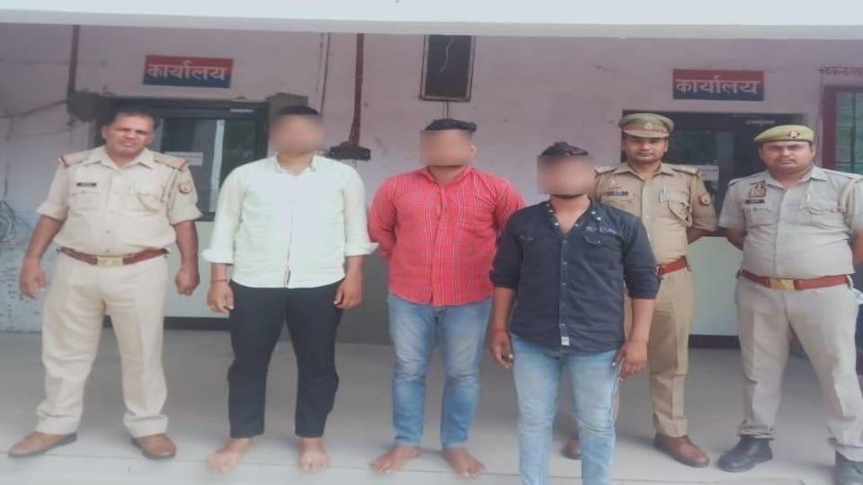 Police arrested three youths who extorted cattle from truck drivers in name of Bajrang Dal in Agra