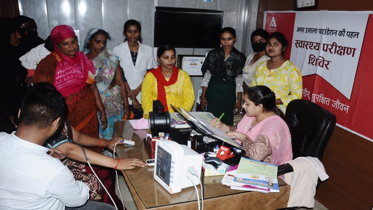 Amar Ujala: 4235 people did health checkup in 26 medical camps on the foundation day of Prayagraj unit