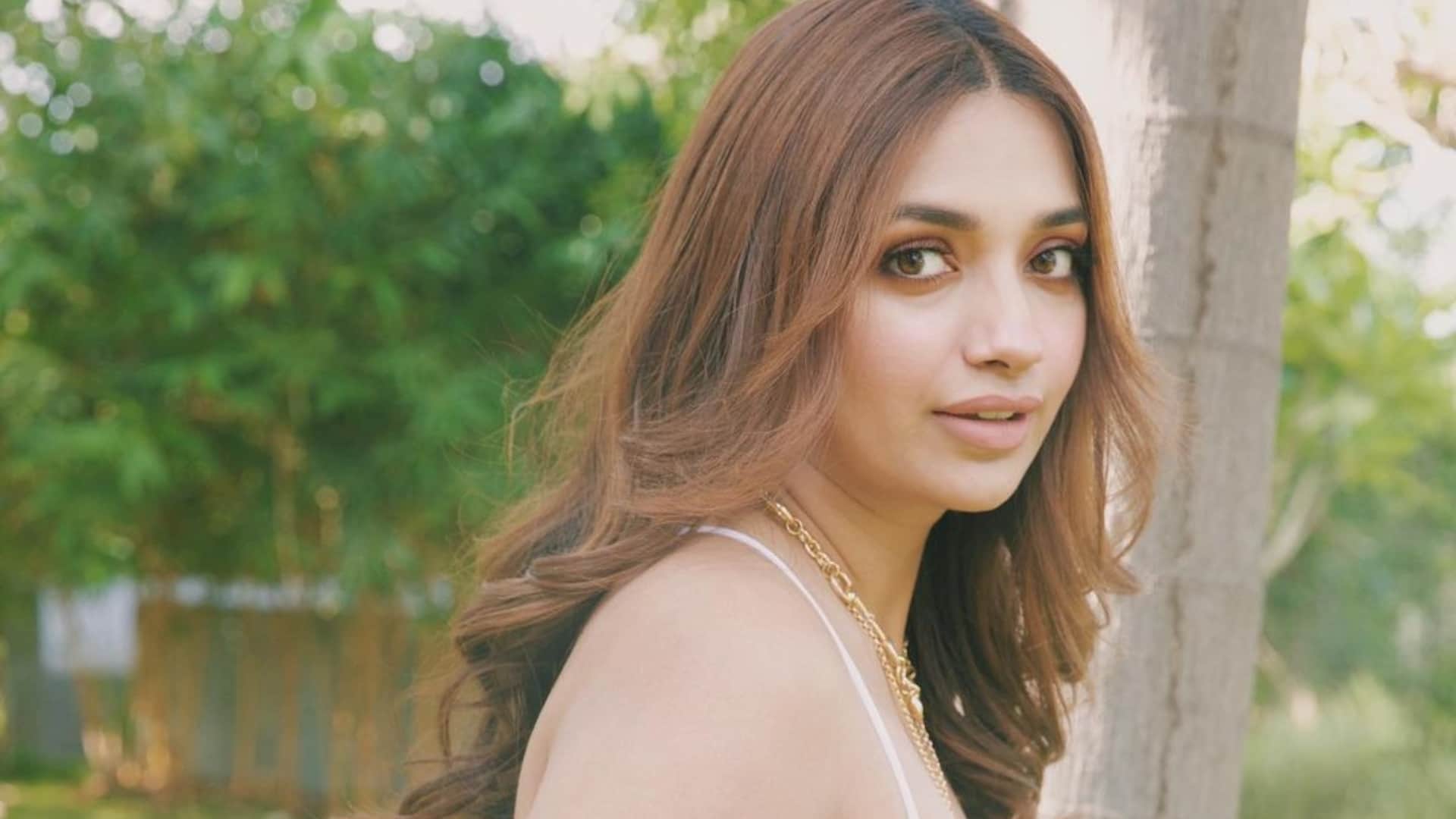 BB OTT 2 Who is Jiya Shankar in Salman Khan Reality Show Bigg Boss OTT 2 know her career struggle film serials