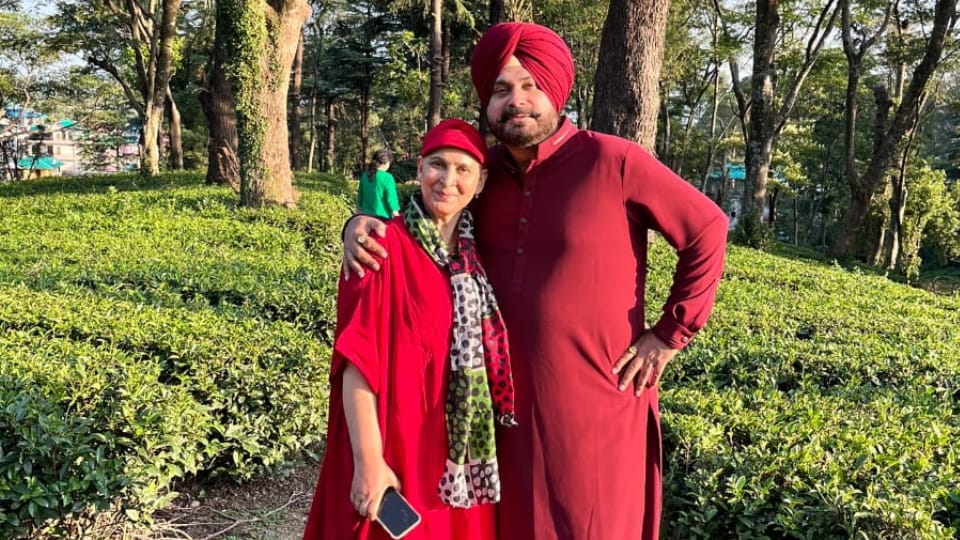 Navjot Sidhu visits palampur along with family
