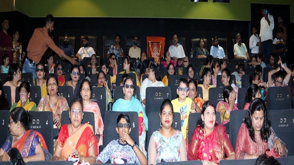 Muslim youths watch Adipurush movie with Hindu friends