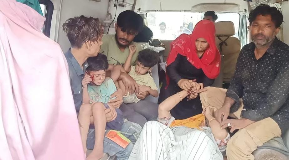 Muzaffarnagar: Kutcha house collapses, woman and two children injured by being buried under debris