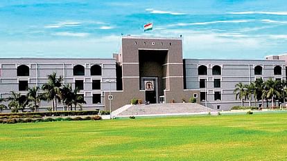 PIL filed on personal demand in 2017 Gujarat High Court imposed penalty Rs 7 lakh on petitioner