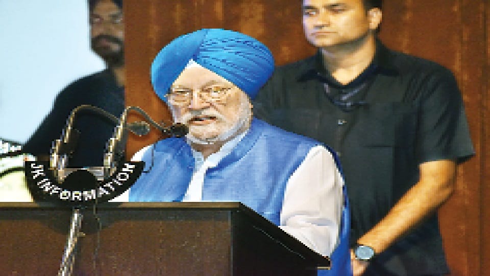 Union Minister Puri: More than 4715 cities country are defecation free, we fight together ban polythene