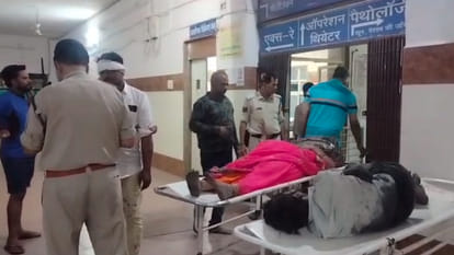 Bus going from Gwalior to Delhi collided with a standing dumper, many people died, more than 10 injured