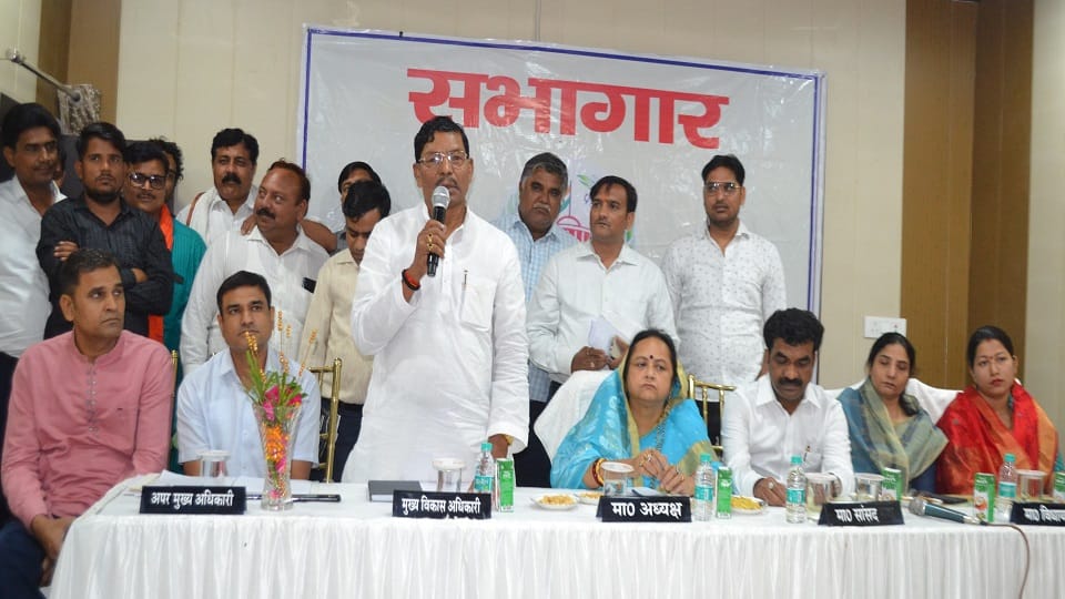 Approval of proposals worth 17.50 crores amid uproar in Hathras District Panchayat