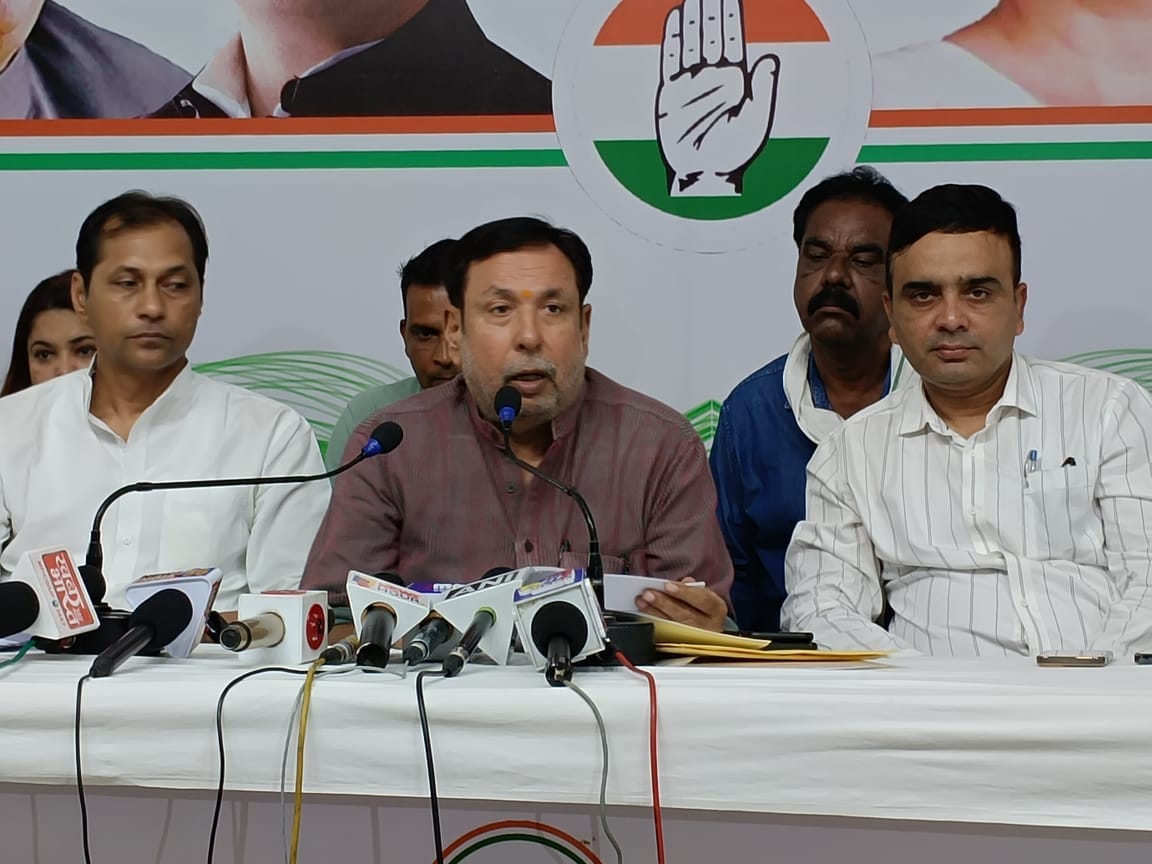 MP News: 258 people belonging to 43 castes are living in a house in Narela, Bhopal, Congress complains to the