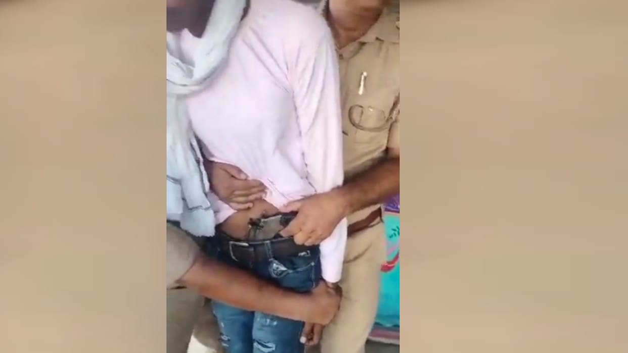 Akhilesh Yadav raises question on UP' law and order by tweeting a video.