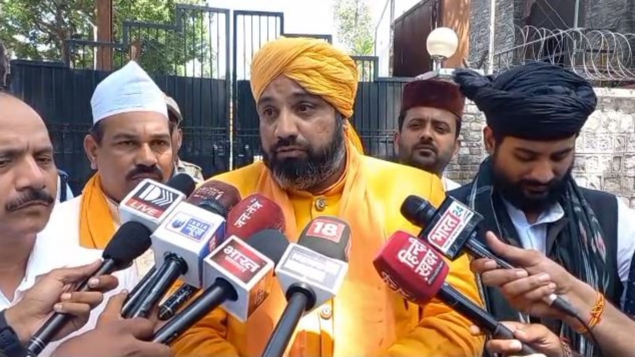 Naseeruddin Chishti met Uttarakhand Chief Minister Dhami