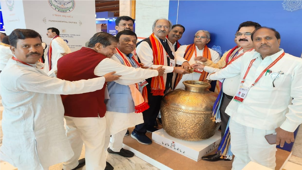 CG mla Brijmohan, Mahant, Lakhma appeared together in National Legislators Conference in mumbai