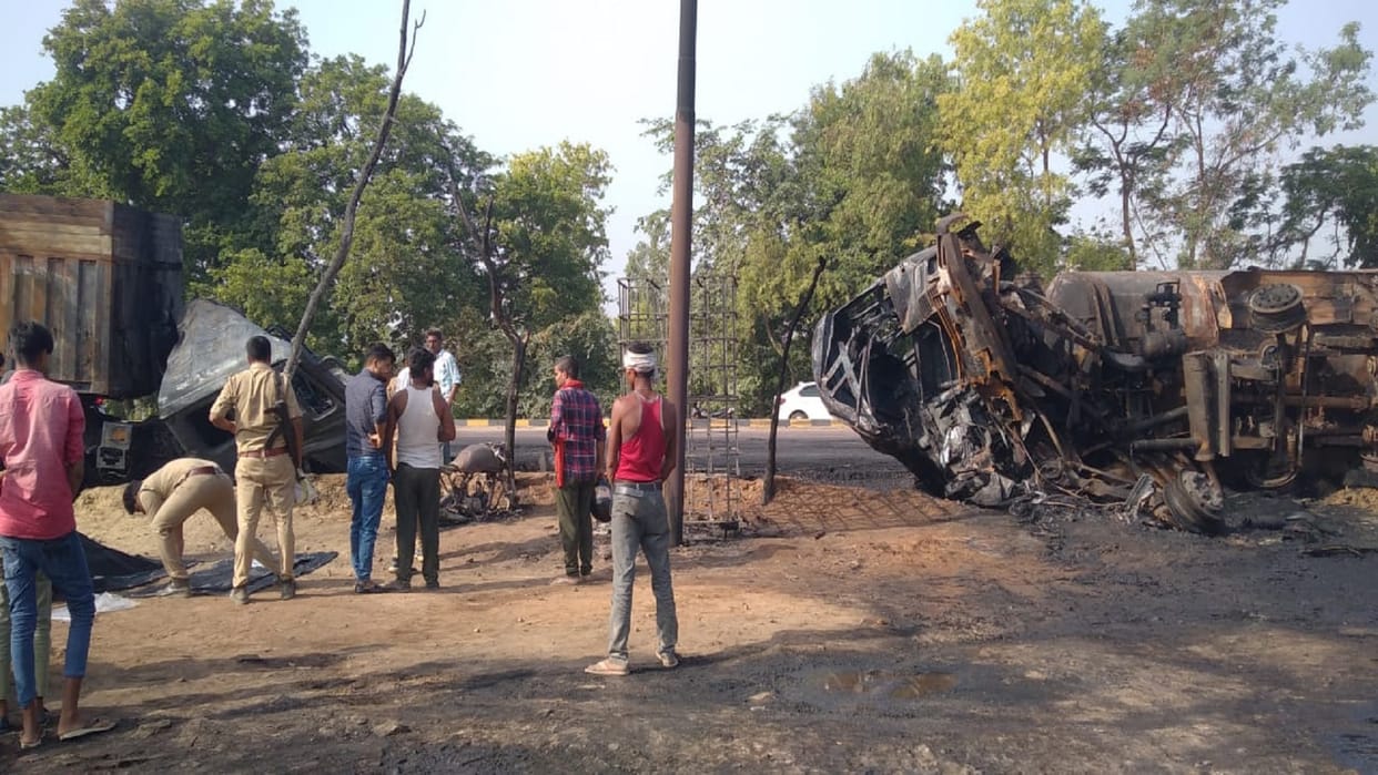 Truck and tanker collision on Lucknow-Ayodhya National Highway in Ayodhya, both vehicles caught fire