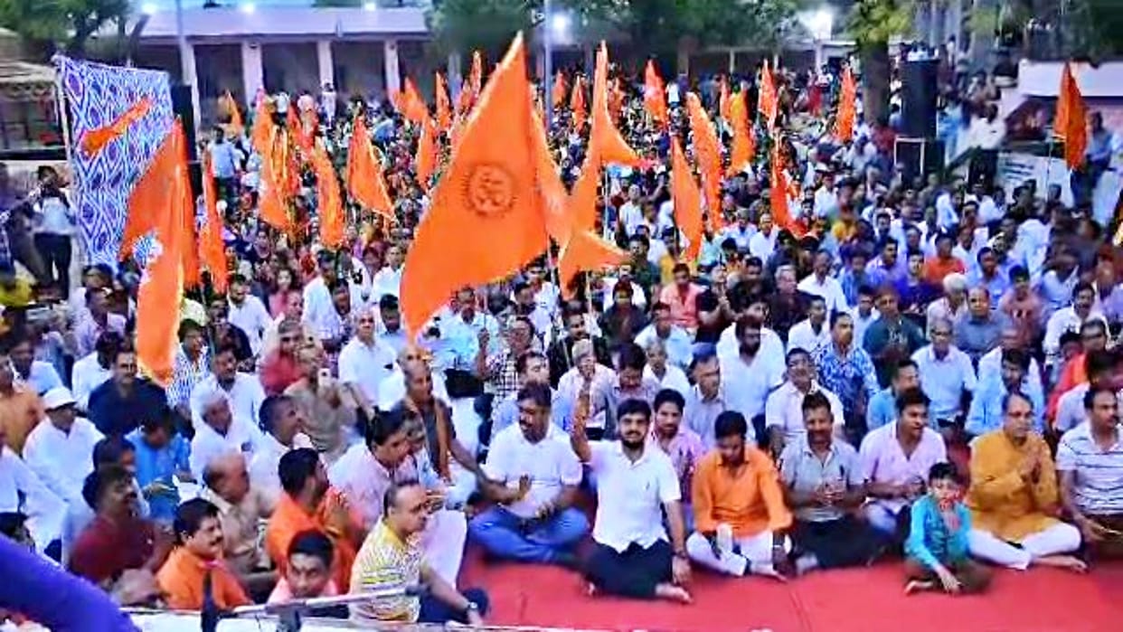 Recitation of Hanuman Chalisa against hostel in Jaipur Sanganer