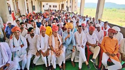सांसद राज्यवर्धन सिंह राजस्थानी वेशभूषा में।