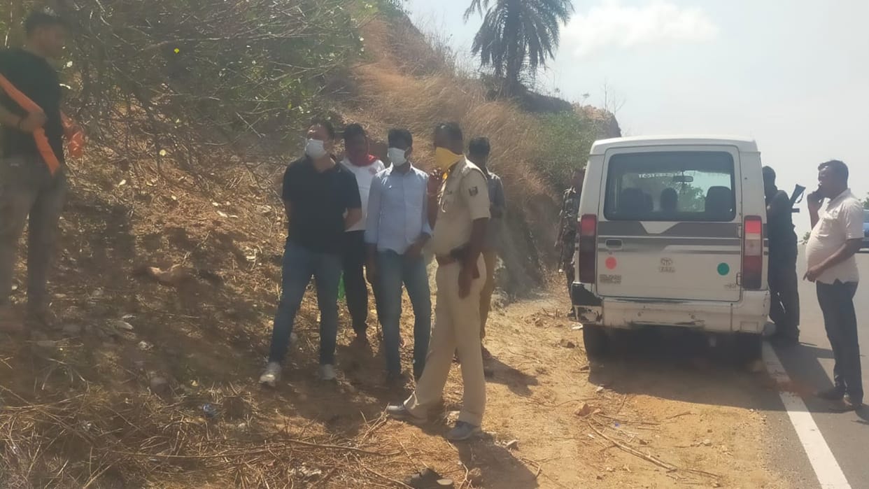 Sensation in the area after the dead body of a youth was found near Domba hill in Jamui