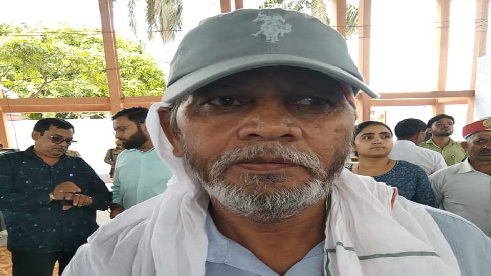 DM Aligarh ordered to suspend Kanungo Lekhpal